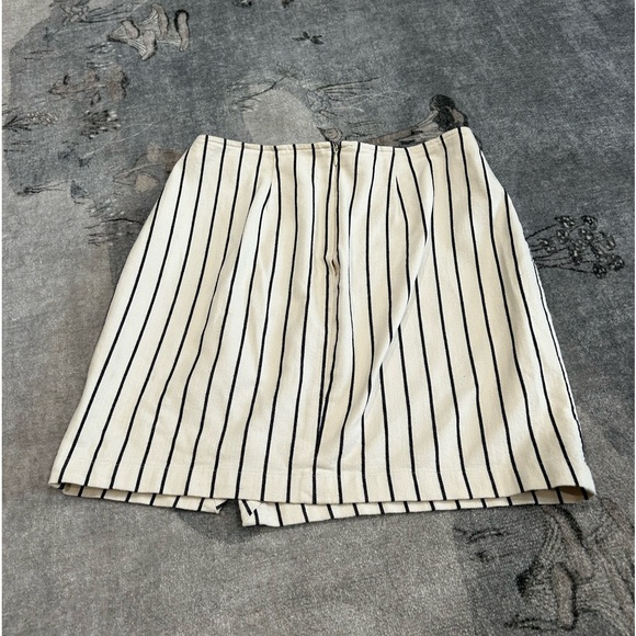 Madewell faux-crossover mini skirt - size 8 - Picture 2 of 3